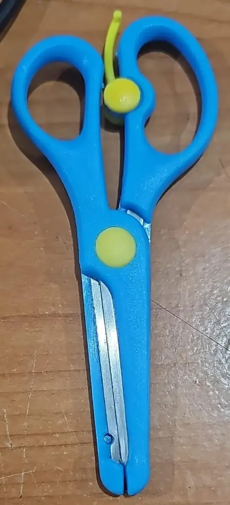 مقص بلاستيك ميني