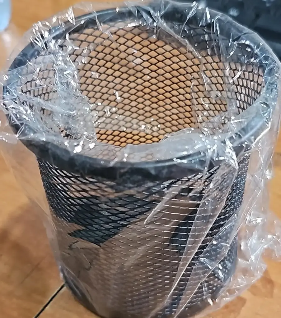 علبة اقلام شبك مدور اسود