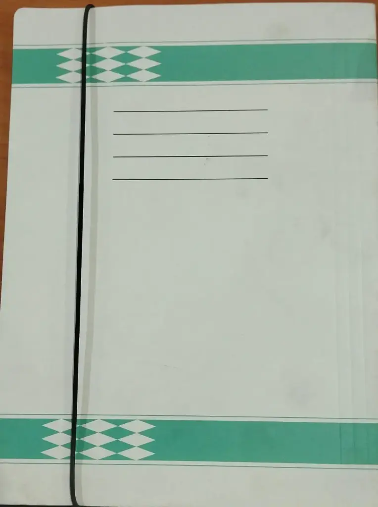 فايل كرتون مع مغيطة ابيض 