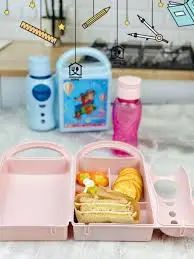 لانش بوكس مع مطرة