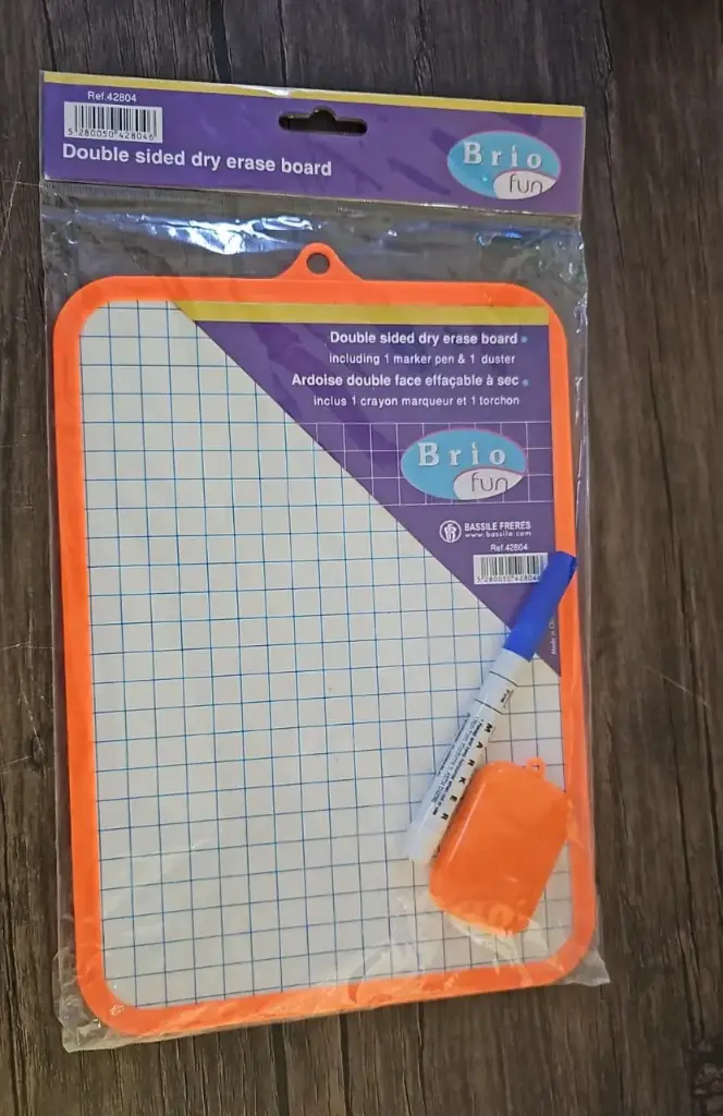 لوح بلاستيك مع قلم ومحاية a4 باسيل