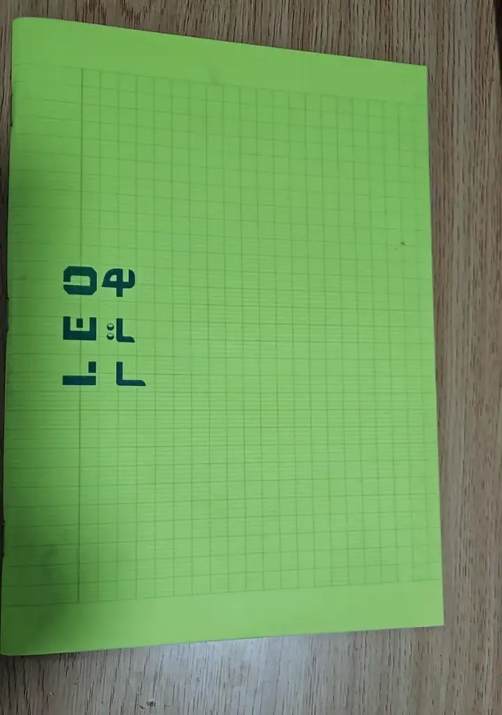 [LEO-7260] دفتر شك بلاستك ورقة مربع 72