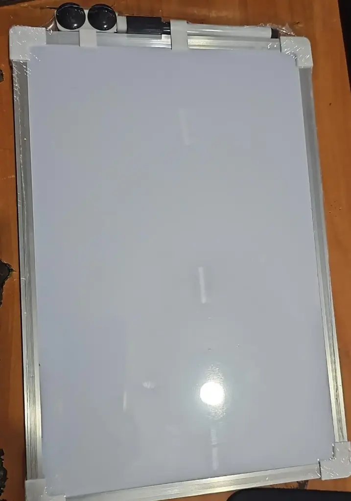 20*30 لوح ابيض المنيوم مع قلم ومغناطبس 