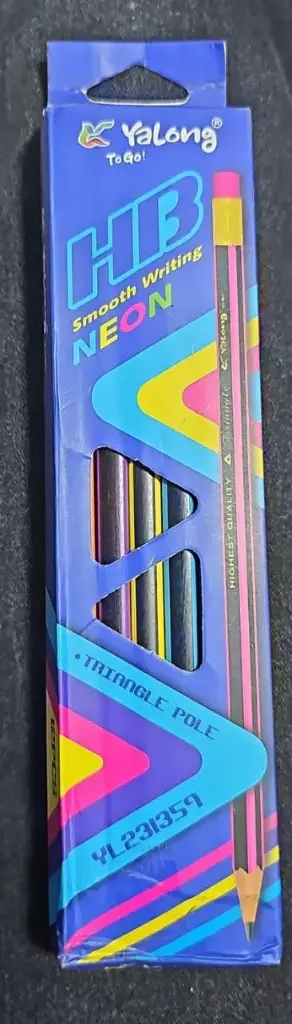 علبة اقلام رصاص 12